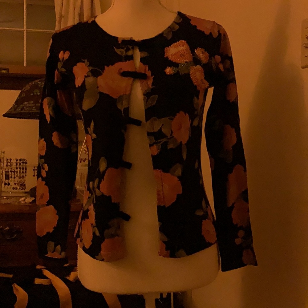 Tracy M size M silk floral cardigan sweater with beaded appliqué on front. 🌸🌺